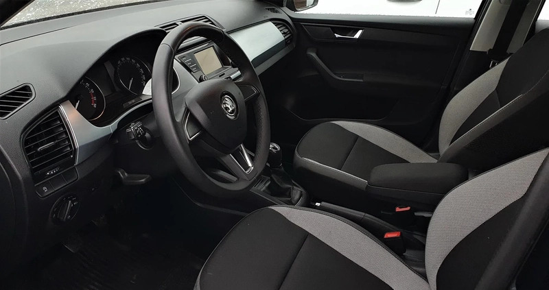 Skoda Fabia cena 37500 przebieg: 139996, rok produkcji 2018 z Warszawa małe 232